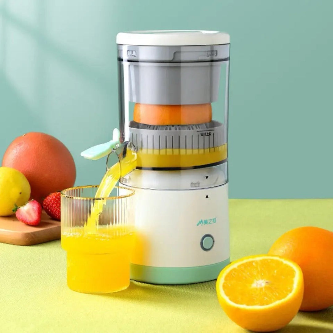 Aparat za sokove – Citrus džuser sa čašom svežeg soka