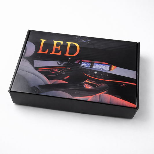 Ambijentalna LED svetla u enterijeru vozila nocu