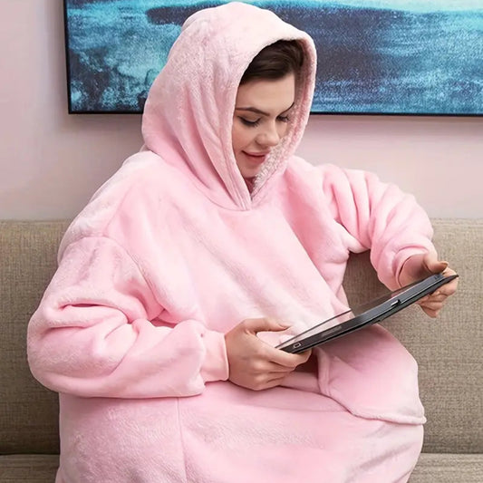 Duks ćebe sa rukavima i kapuljačom u udobnom položaju