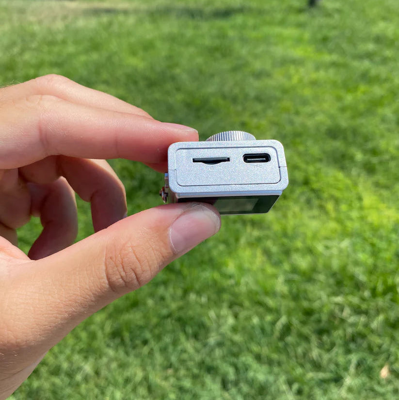 MINI RETRO KAMERA za privezak – foto i video