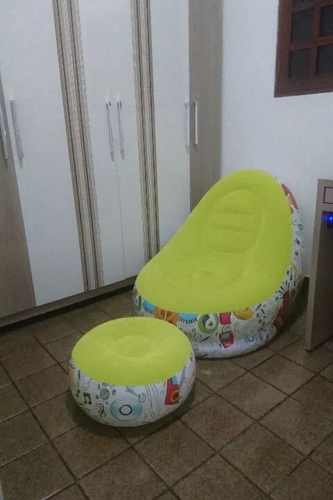 Naduviva fotelja sa osloncem za noge