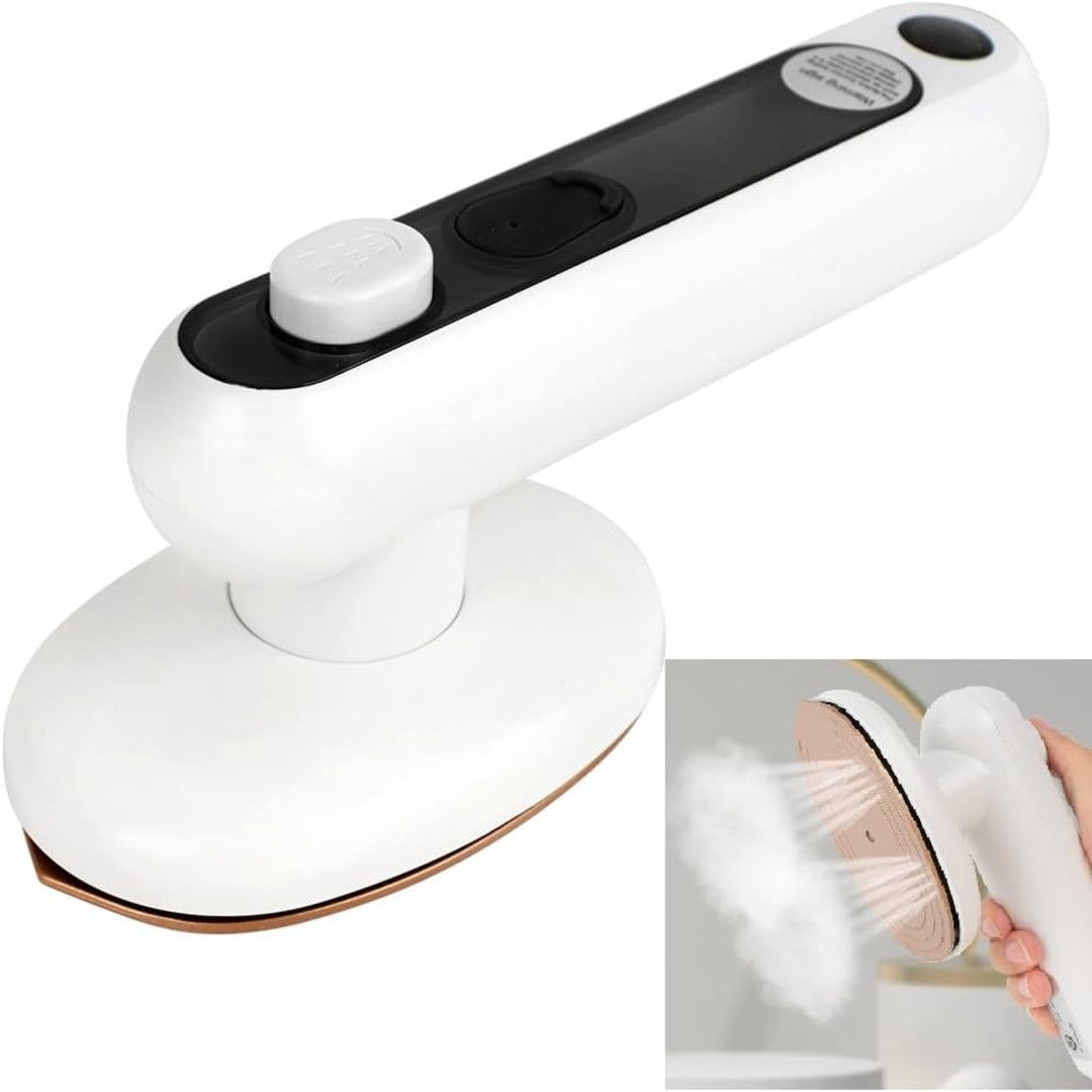 Prenosiva mini pegla spakovana u torbi za putovanje