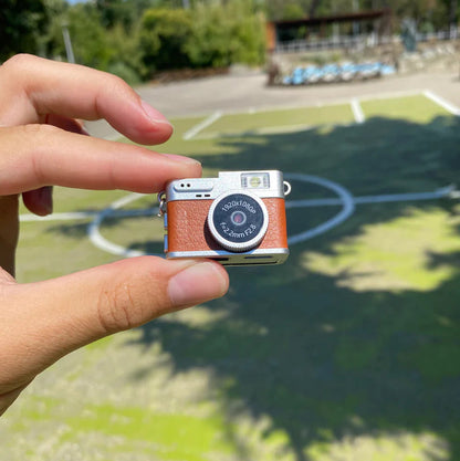 Mini retro kamera za privezak sa ekranom i blicem