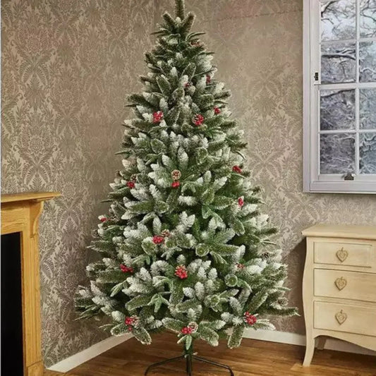 Novogodišnja jelka sa snegom i bočicama u dnevnoj sobi