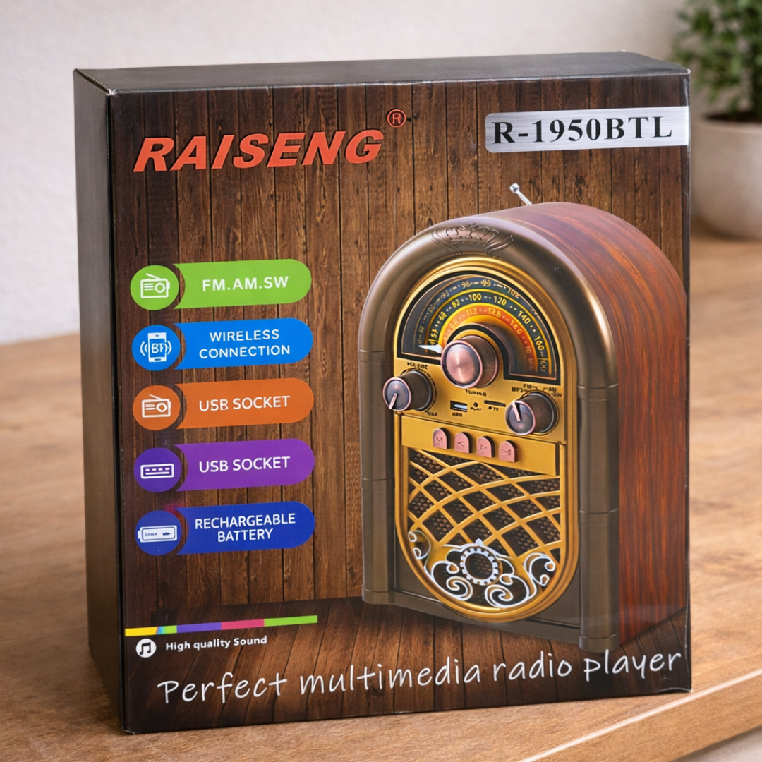 Prednji pogled retro radija sa analognim kontrolama