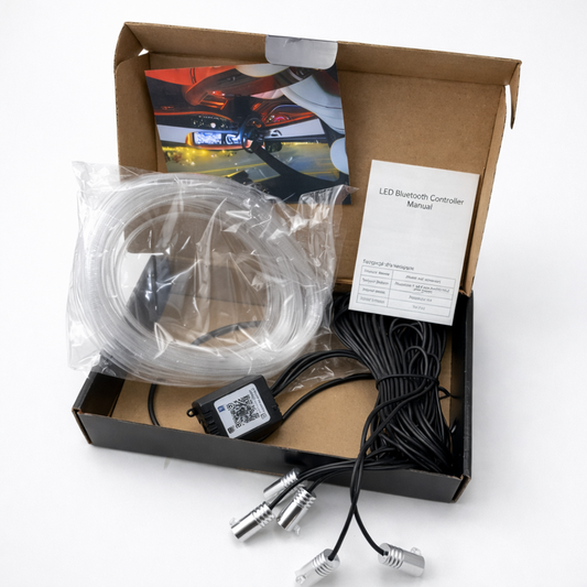 RGB LED trake koje osvetljavaju kontrolnu tablu automobila