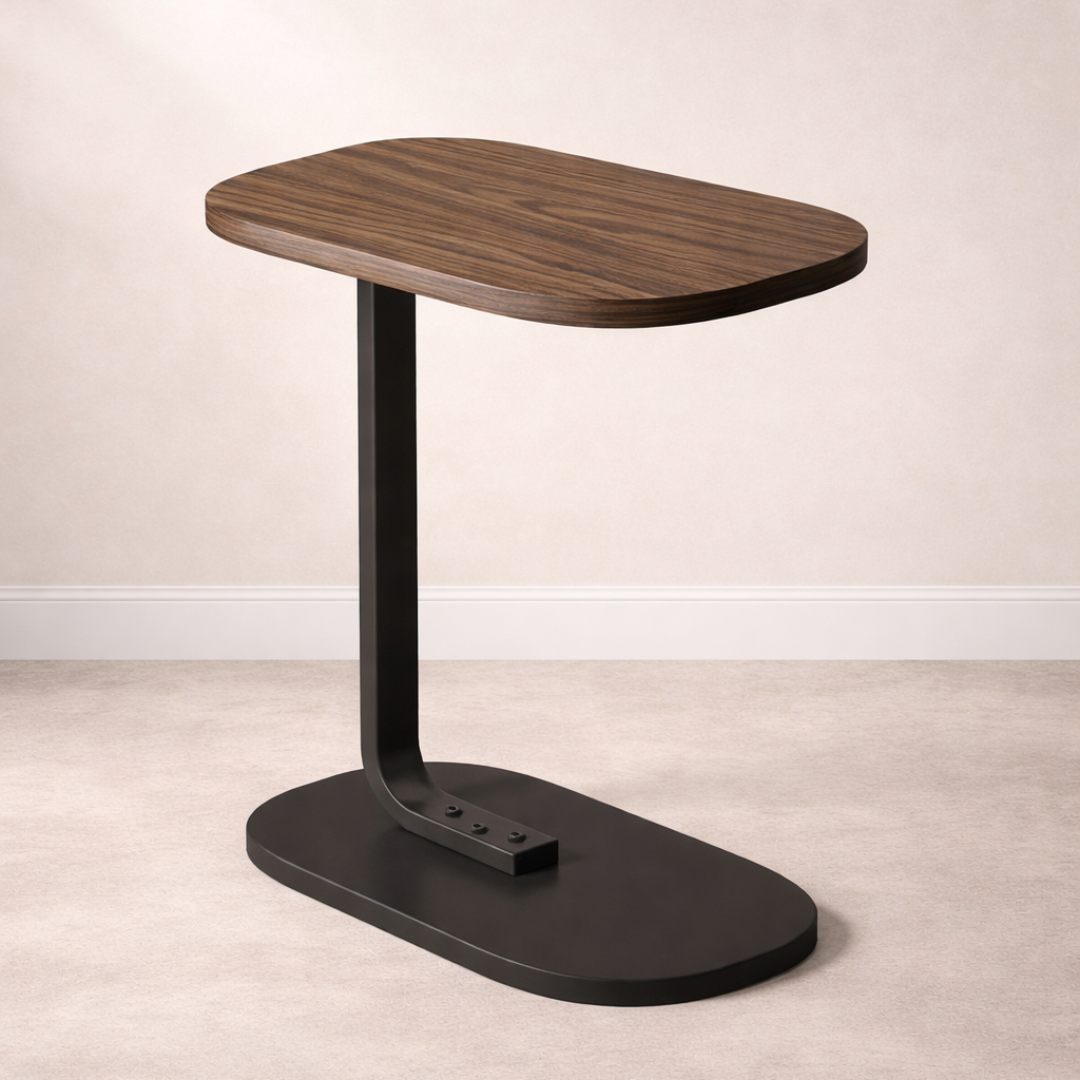 Pomocni sto pored kauca sa metalnom bazom