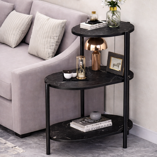 Multifunkcionalni sofa side table sa policama u dnevnoj sobi