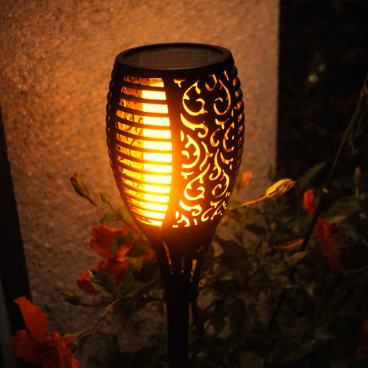 Solarna lampa za izvor svetla u vrtu